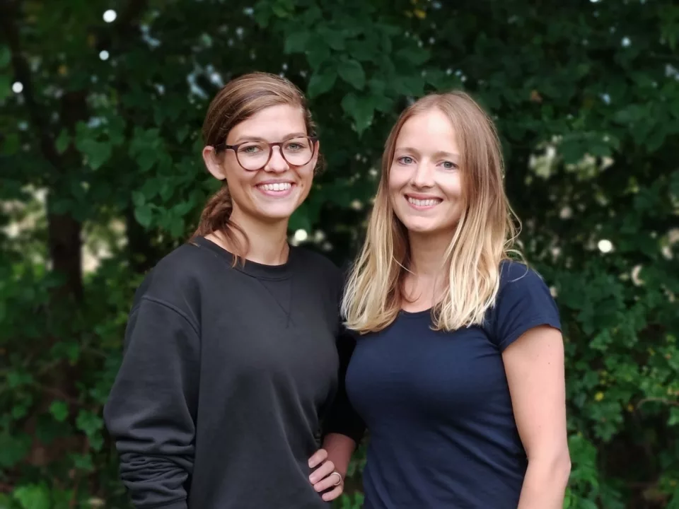 Photo of the two traceless founders Johanna Baare and Anne Lamp.